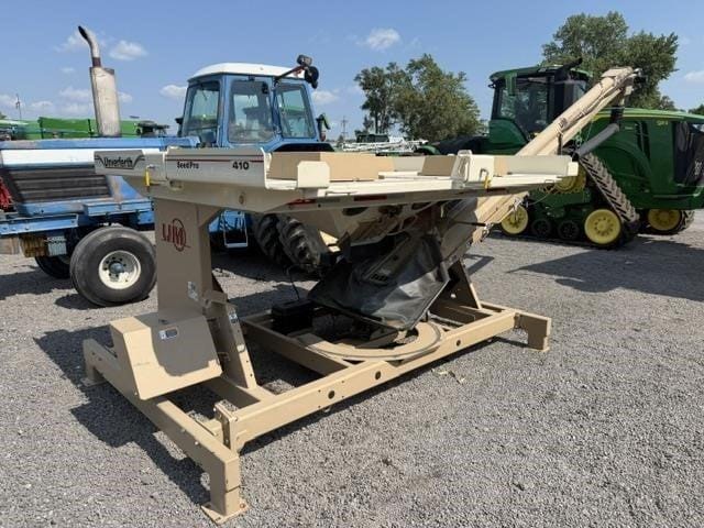 Unverferth Seed Pro 410 Equipment Image0