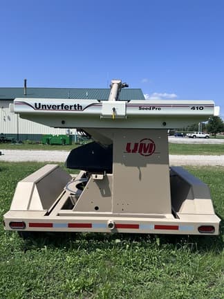 Image of Unverferth Seed Pro 410 equipment image 3