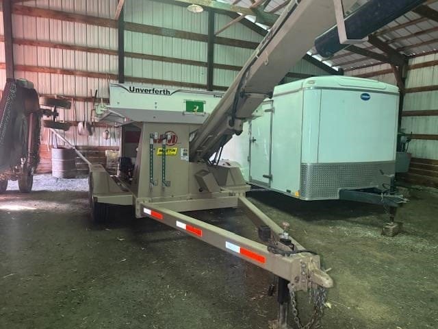2018 Unverferth 410XL Equipment Image0