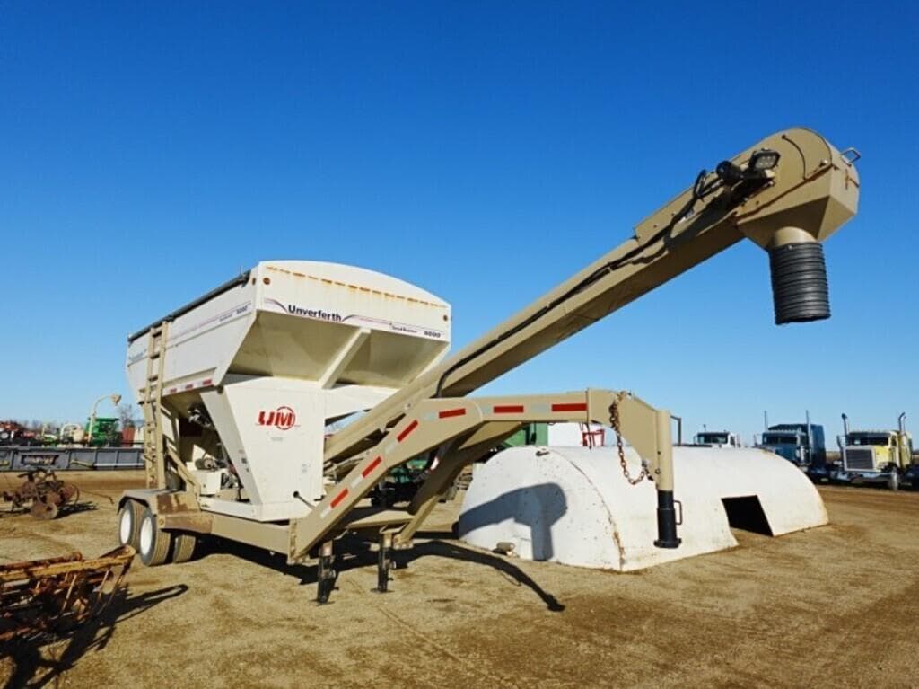 Image of Unverferth Seed Runner 5000 Primary image