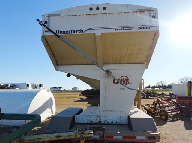 Image of Unverferth Seed Runner 5000 equipment image 3