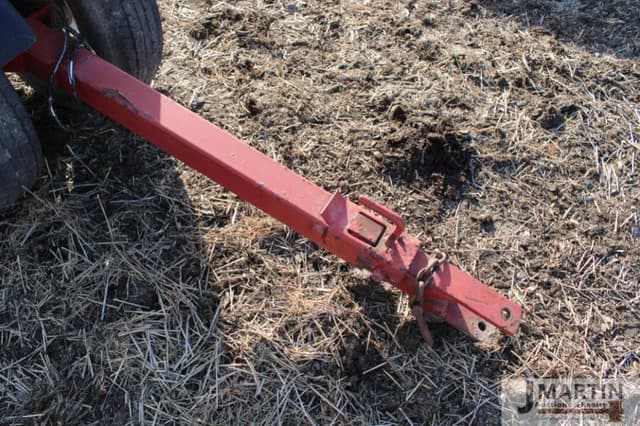 Image of Unverferth Roadrunner 745 equipment image 2