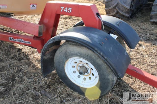 Image of Unverferth Roadrunner 745 equipment image 3