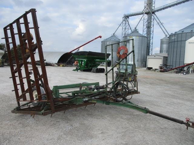 Unverferth Harrowgator Equipment Image0