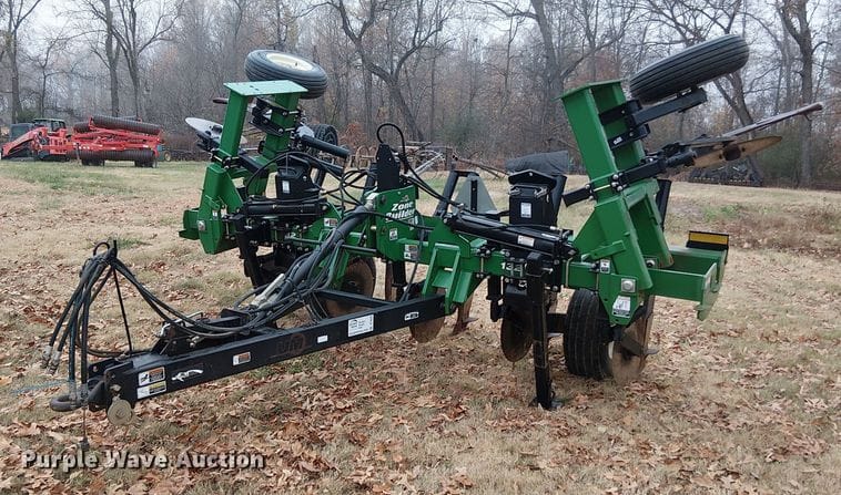 Unverferth Zone-Builder Equipment Image0