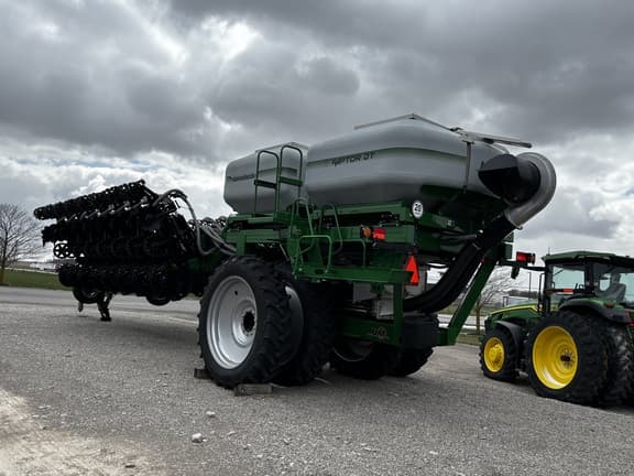 Image of Unverferth Raptor 2030DT equipment image 2