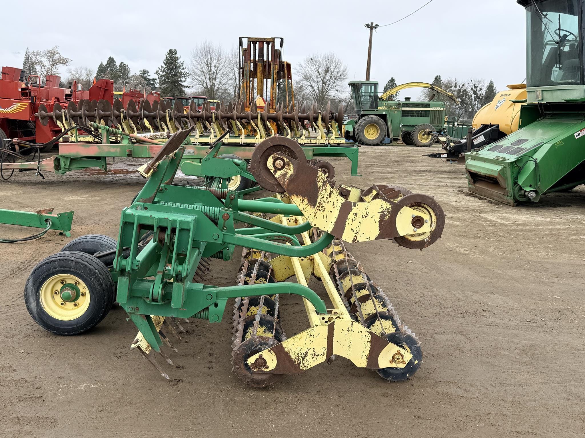 Unverferth Rolling Harrow  II Equipment Image0
