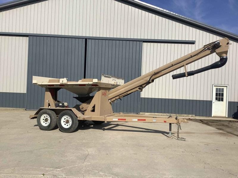 Unverferth Seed Pro 400 Equipment Image0