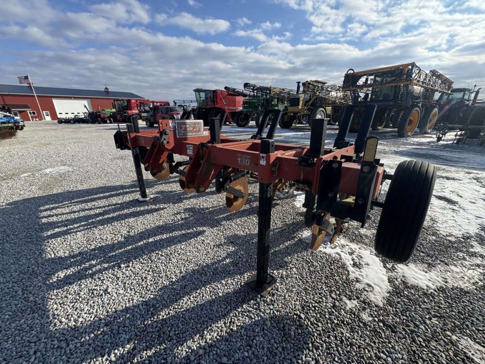 Unverferth Zone-Builder 130 Equipment Image0