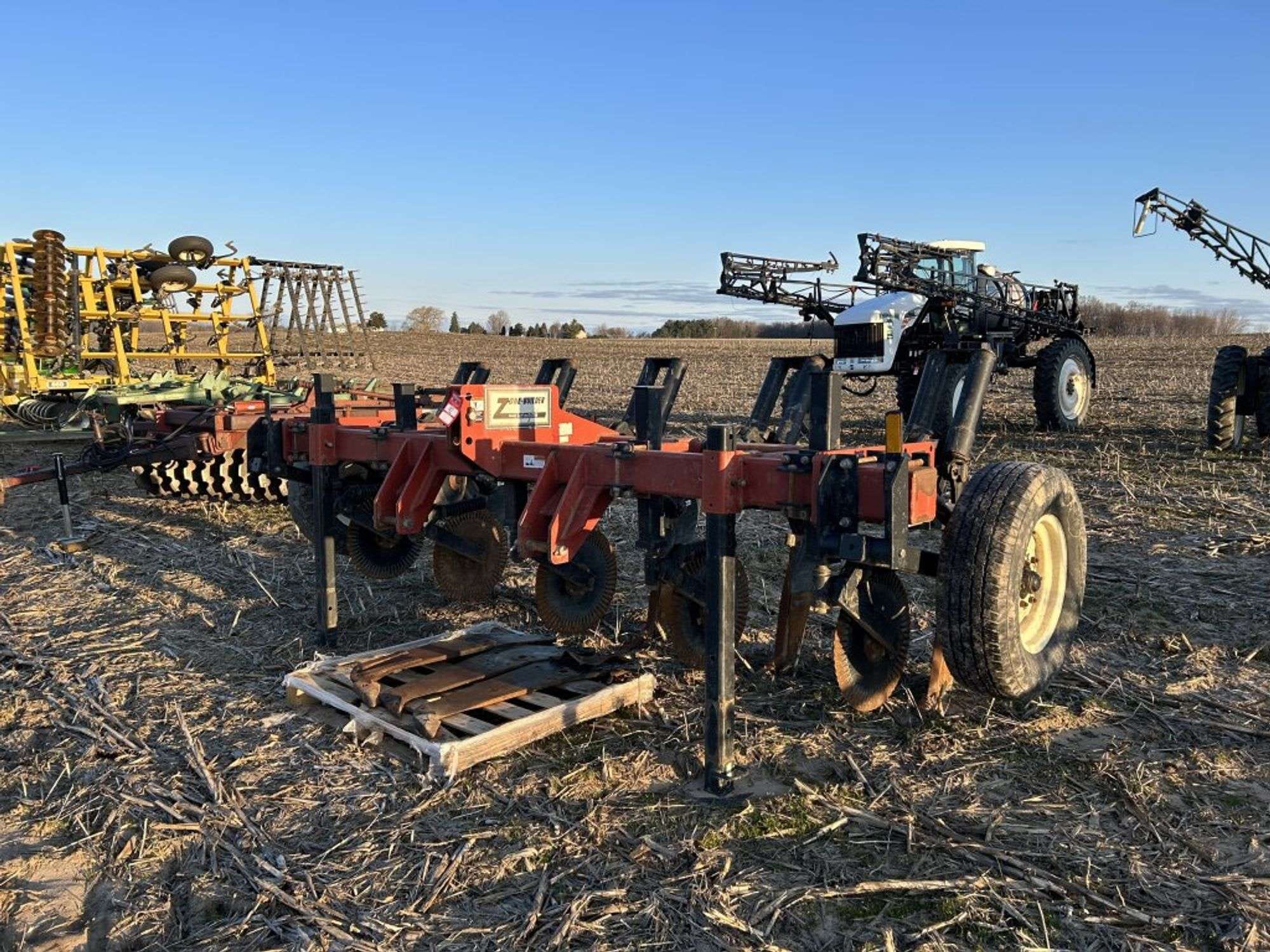 Unverferth Zone-Builder Equipment Image0