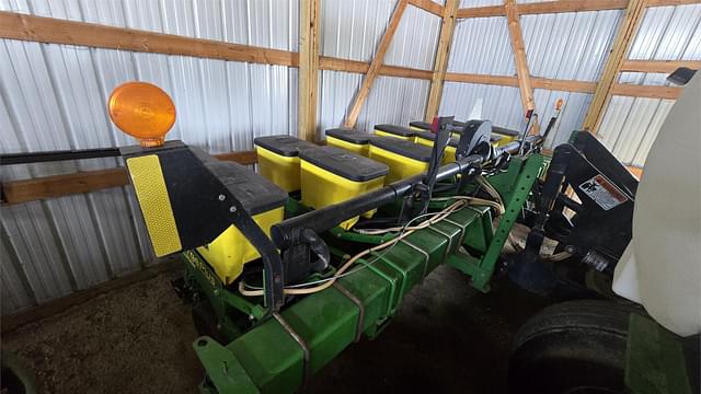 Image of John Deere 1700 equipment image 1