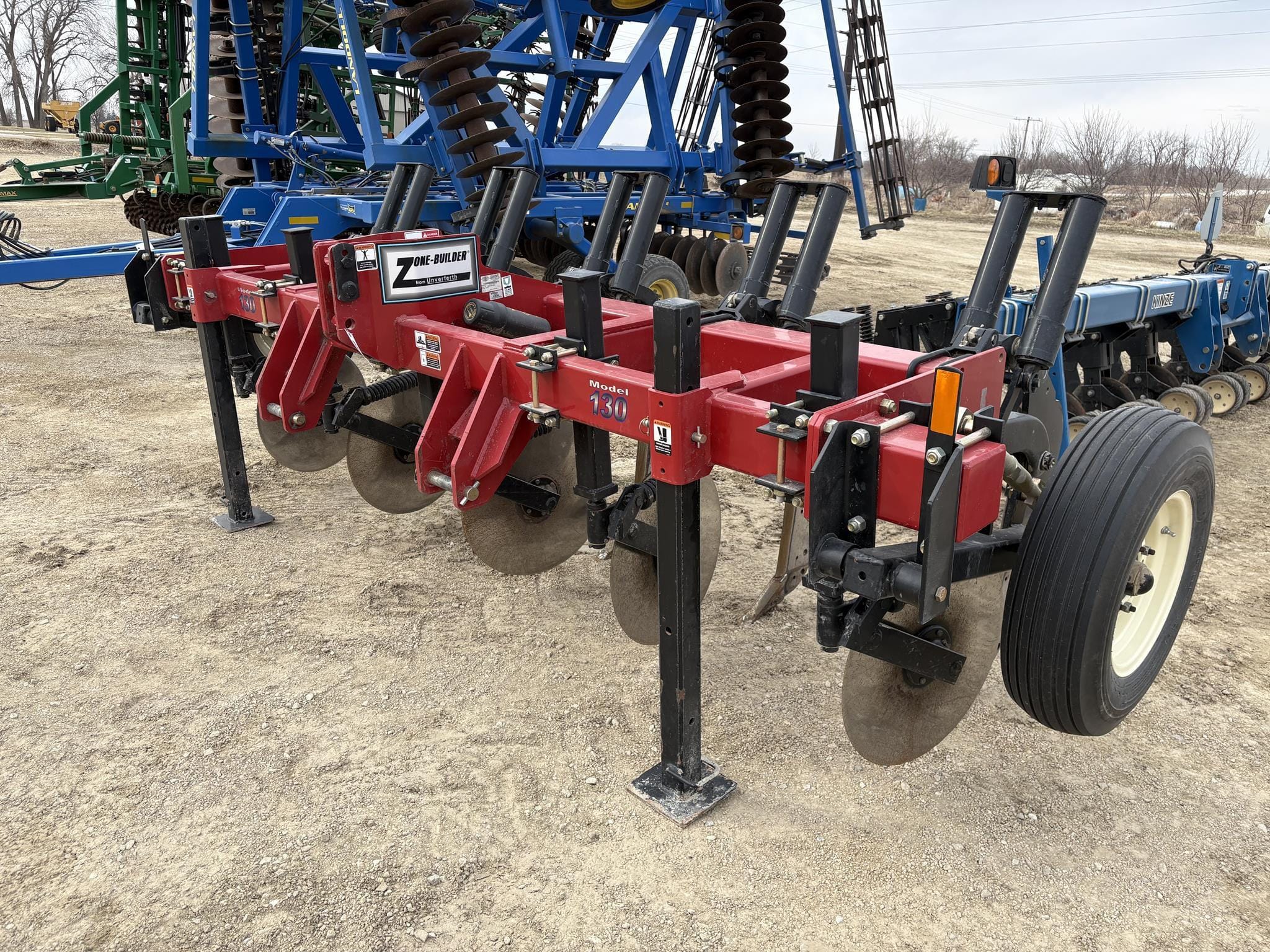 Unverferth Zone-Builder 130 Equipment Image0