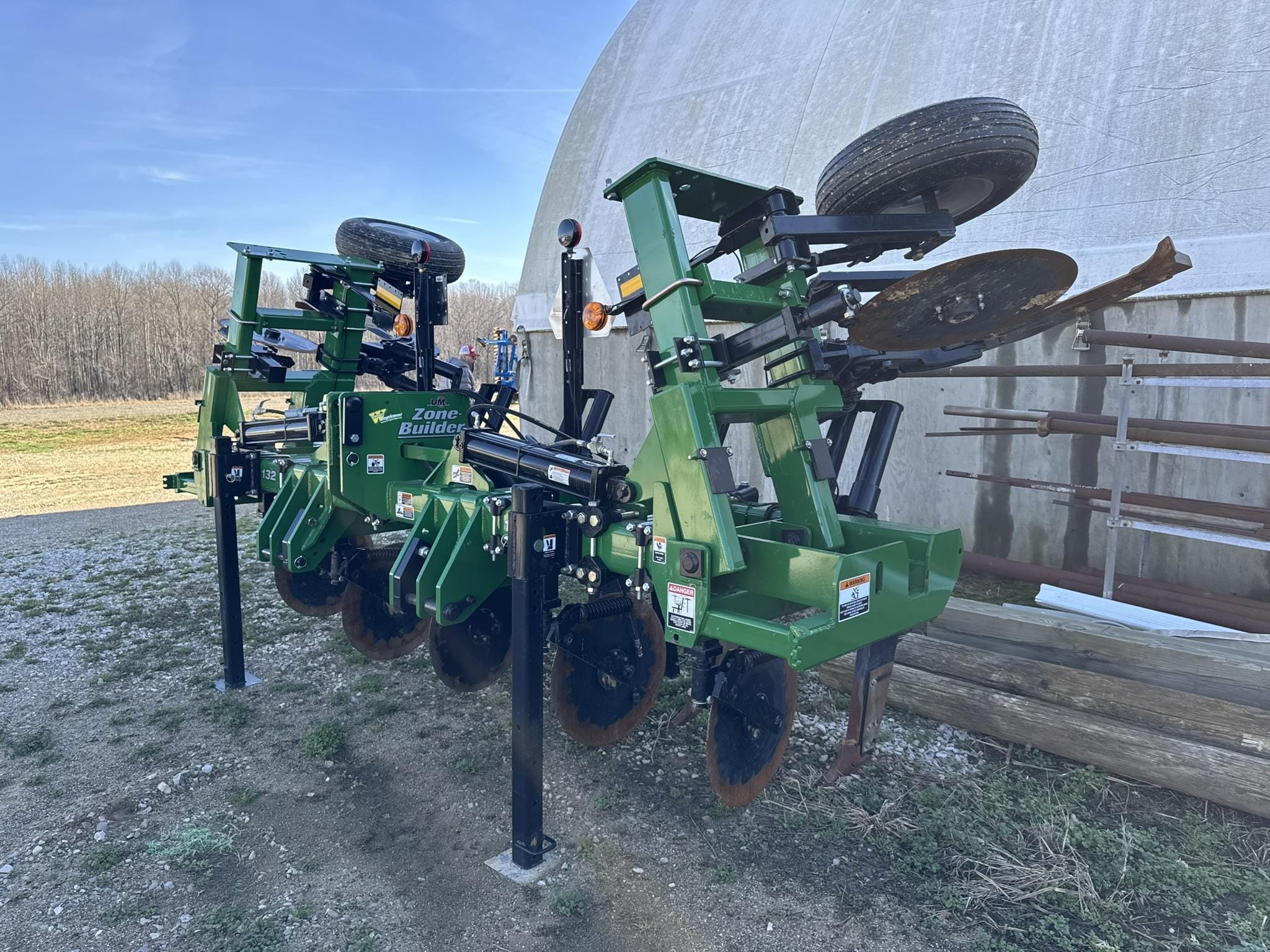 Unverferth Zone-Builder 132 Equipment Image0