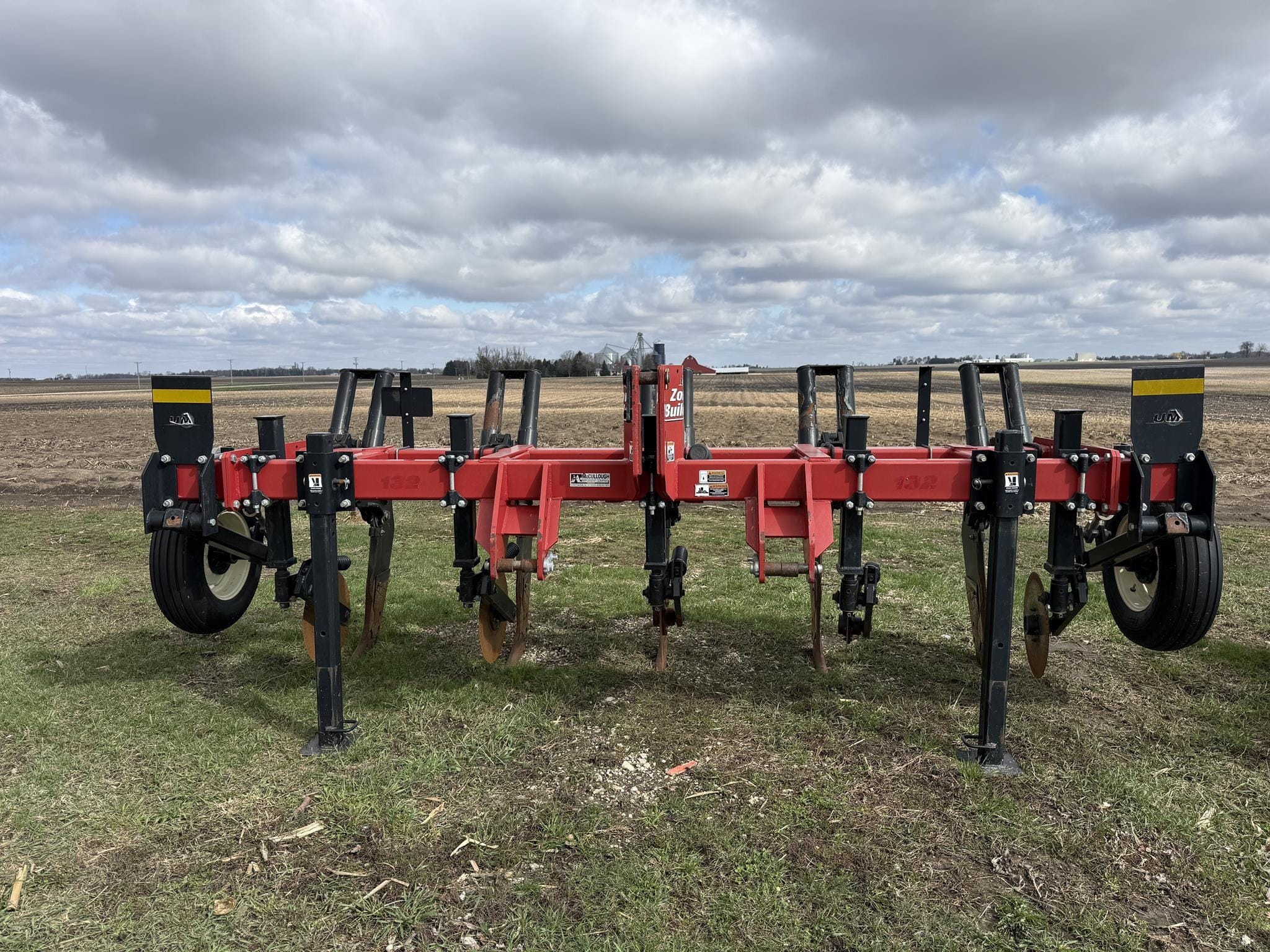 Unverferth Zone-Builder 530 Equipment Image0