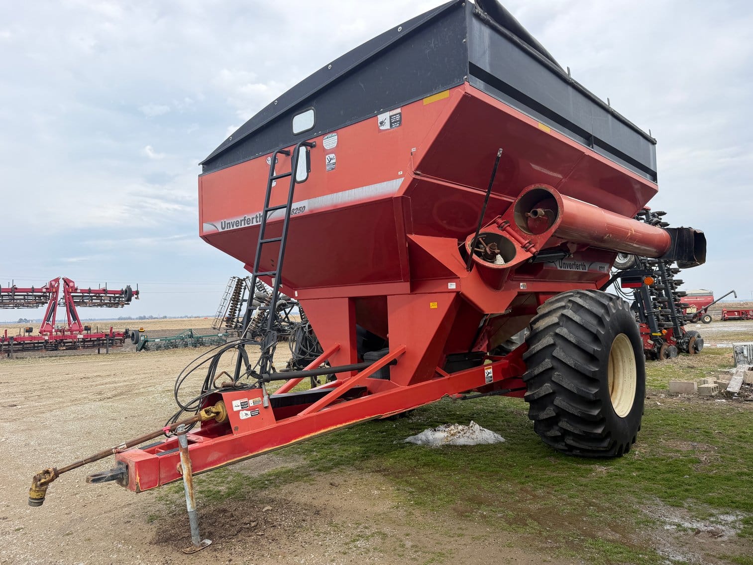 Unverferth 8250 Equipment Image0