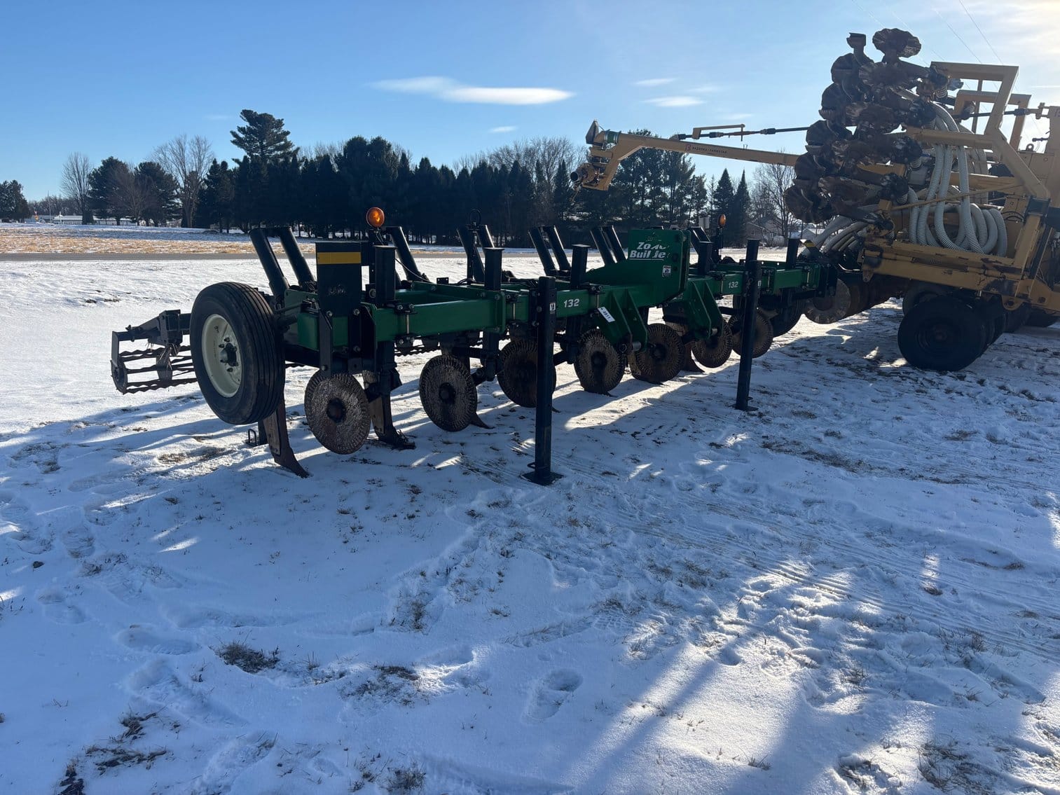 Unverferth Zone-Builder 132 Equipment Image0