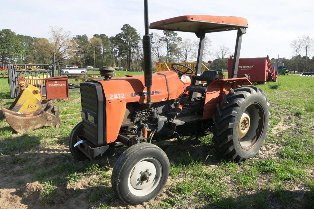 Ursus 2812 Equipment Image0