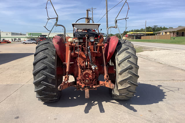 Image of International Harvester 706 equipment image 1