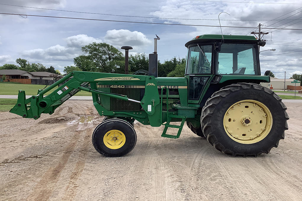 Image of John Deere 4240 Primary image