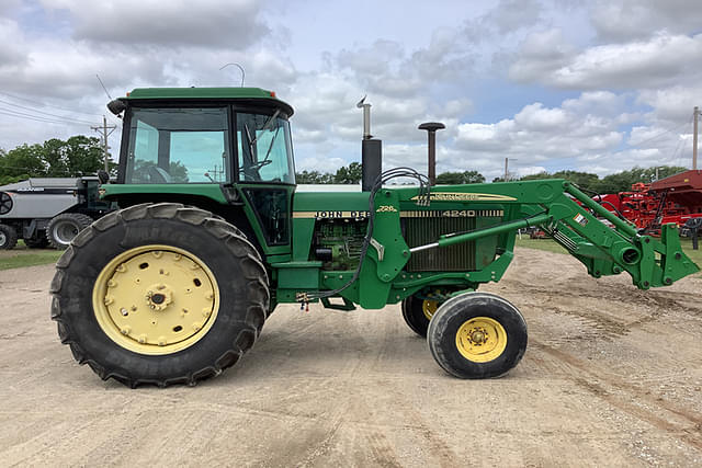 Image of John Deere 4240 equipment image 2