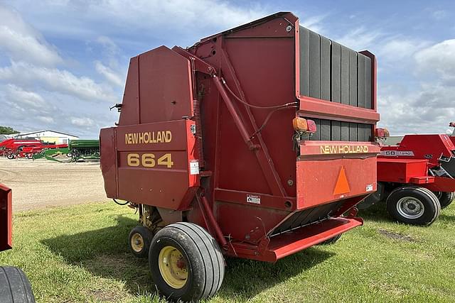 Image of New Holland 664 equipment image 4