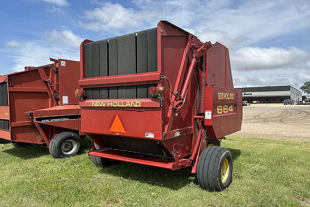 Image of New Holland 664 equipment image 2