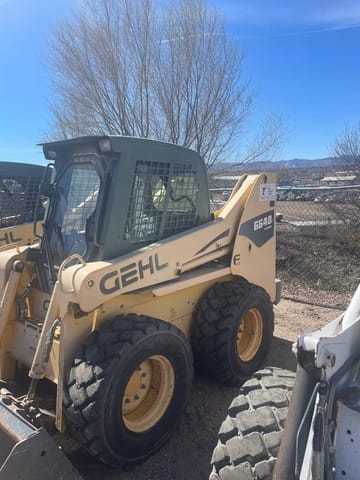 2000 Gehl 6640 Equipment Image0