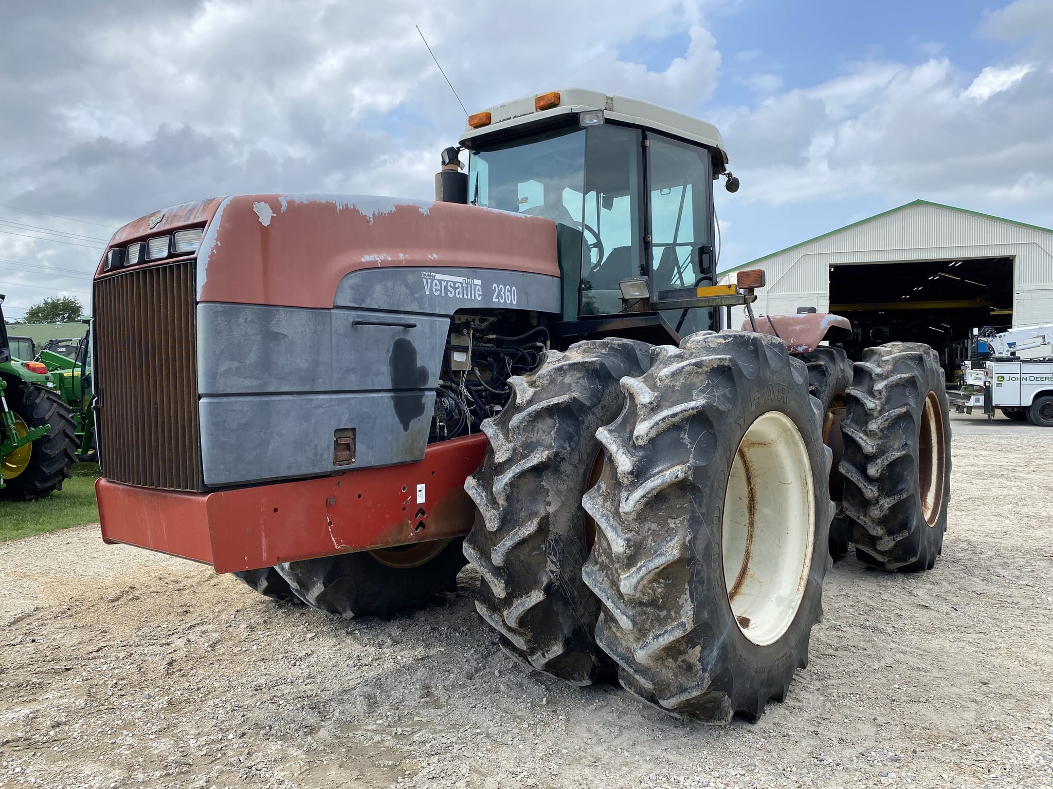 2003 Versatile 2360 Equipment Image0