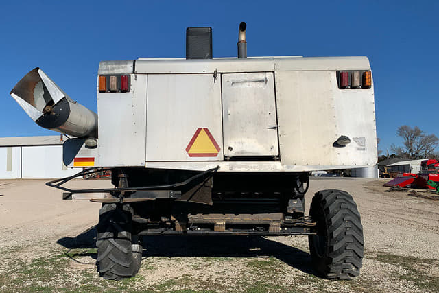 Image of Gleaner R65 equipment image 2