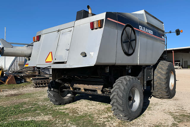 Image of Gleaner R65 equipment image 3