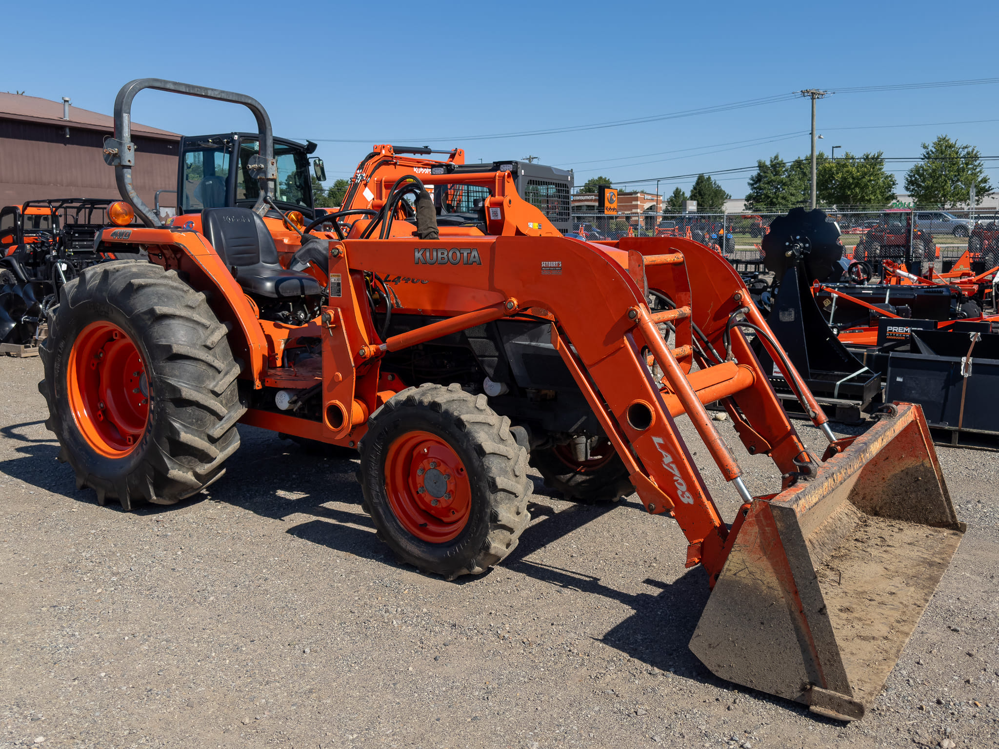 2005 Kubota L4400DT Equipment Image0