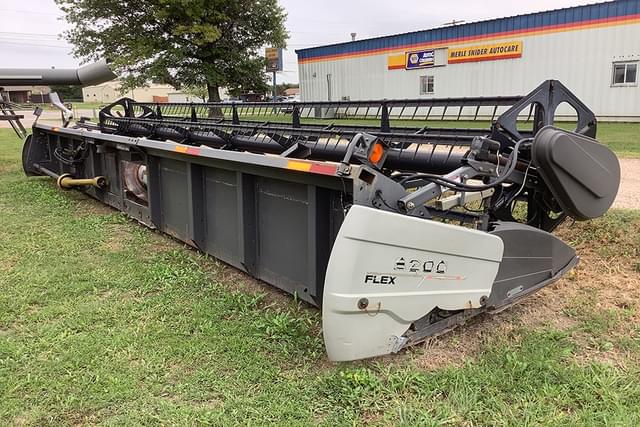 Image of Gleaner 8200 equipment image 4