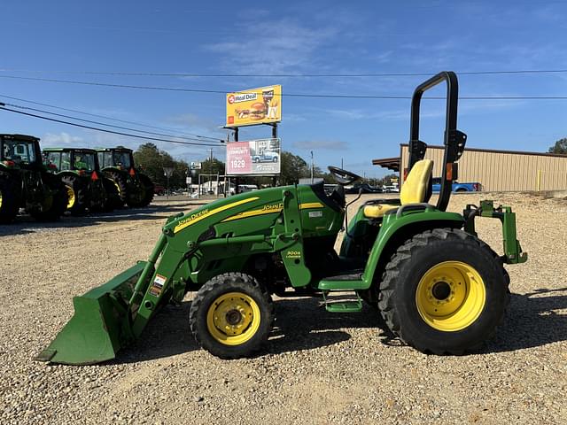 Image of John Deere 3320 equipment image 1