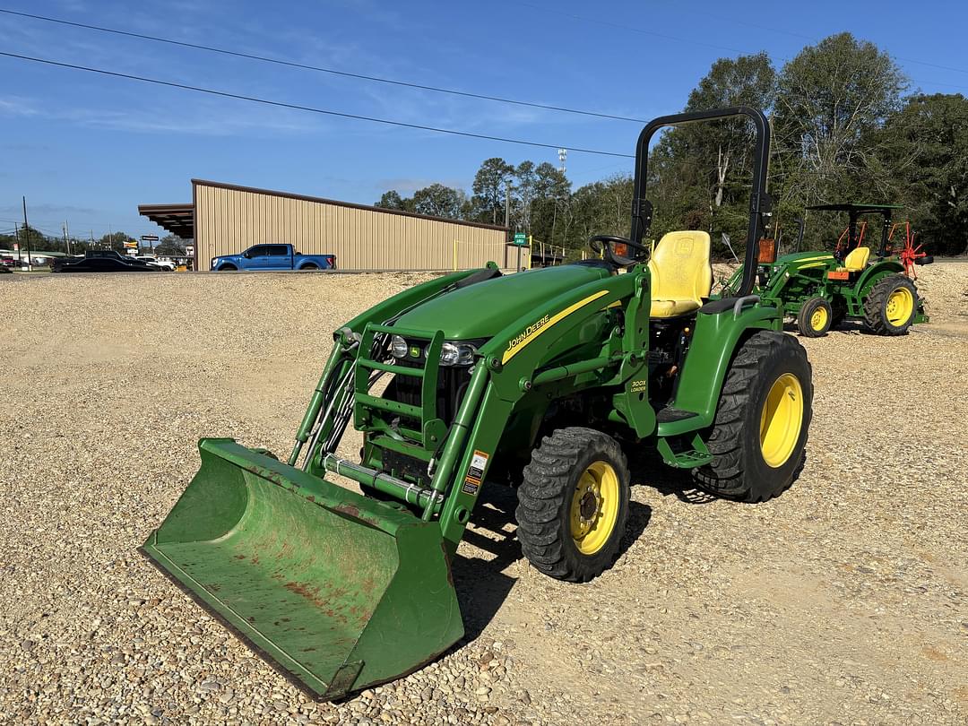 Image of John Deere 3320 Primary image