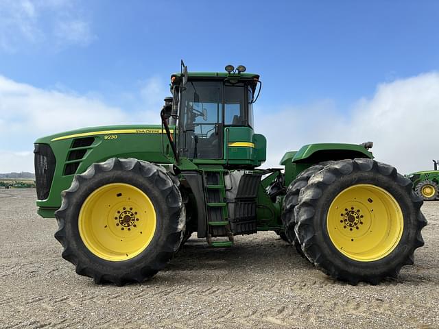 Image of John Deere 9230 equipment image 1