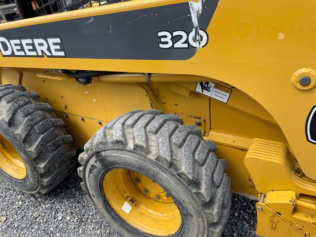 Image of John Deere 320 equipment image 3