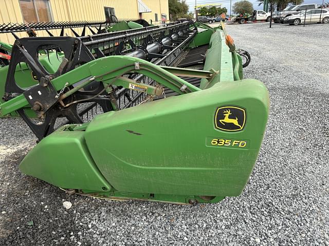 Image of John Deere 635FD equipment image 2