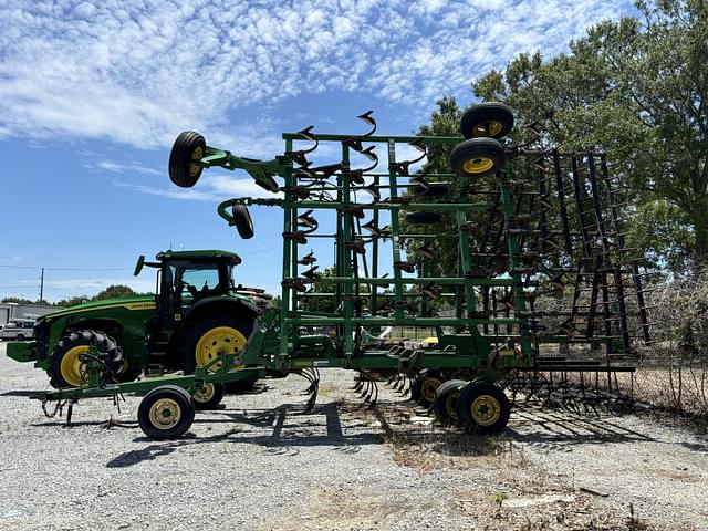Image of John Deere 2210 equipment image 1