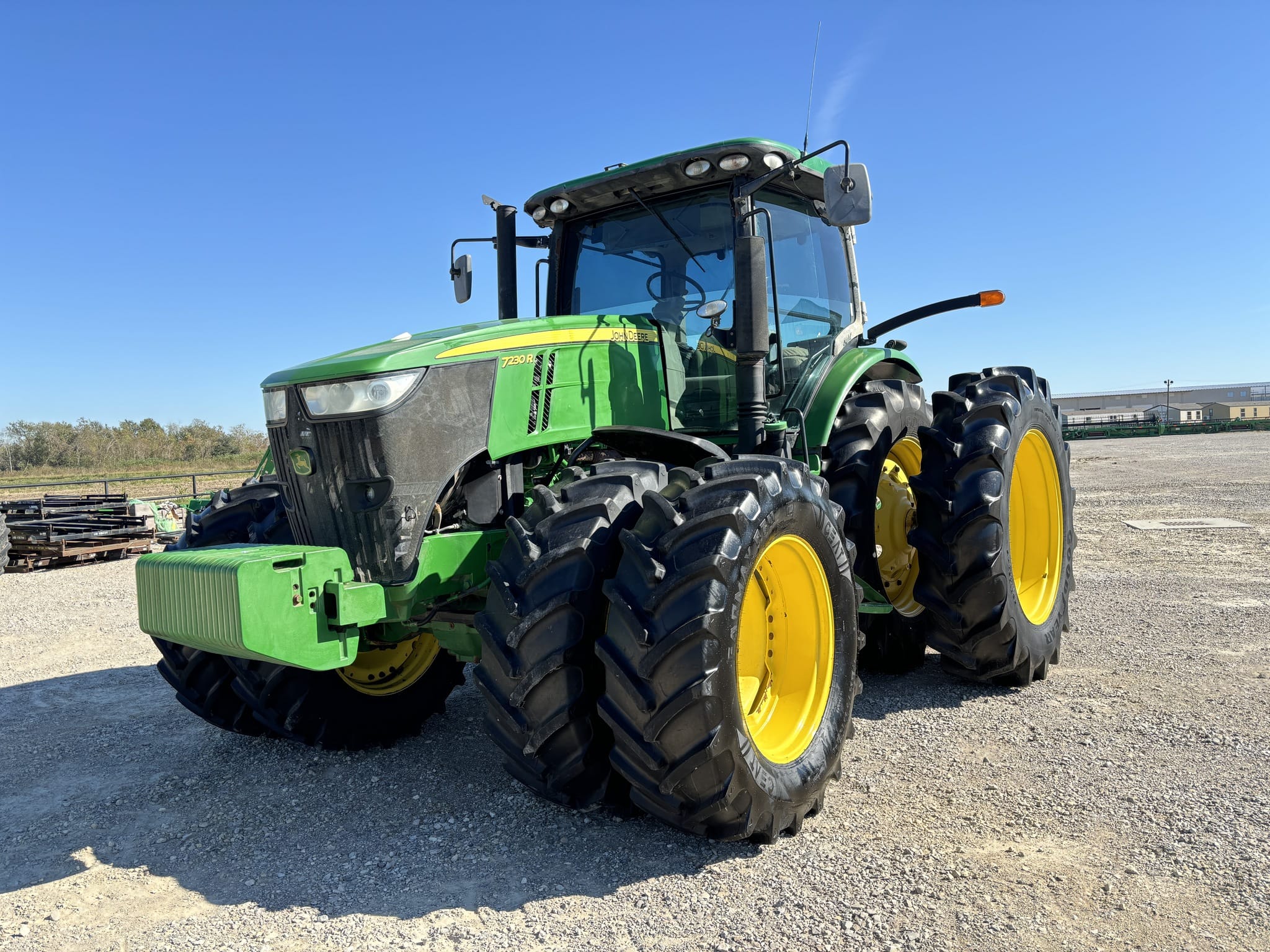 2013 John Deere 7230R Equipment Image0