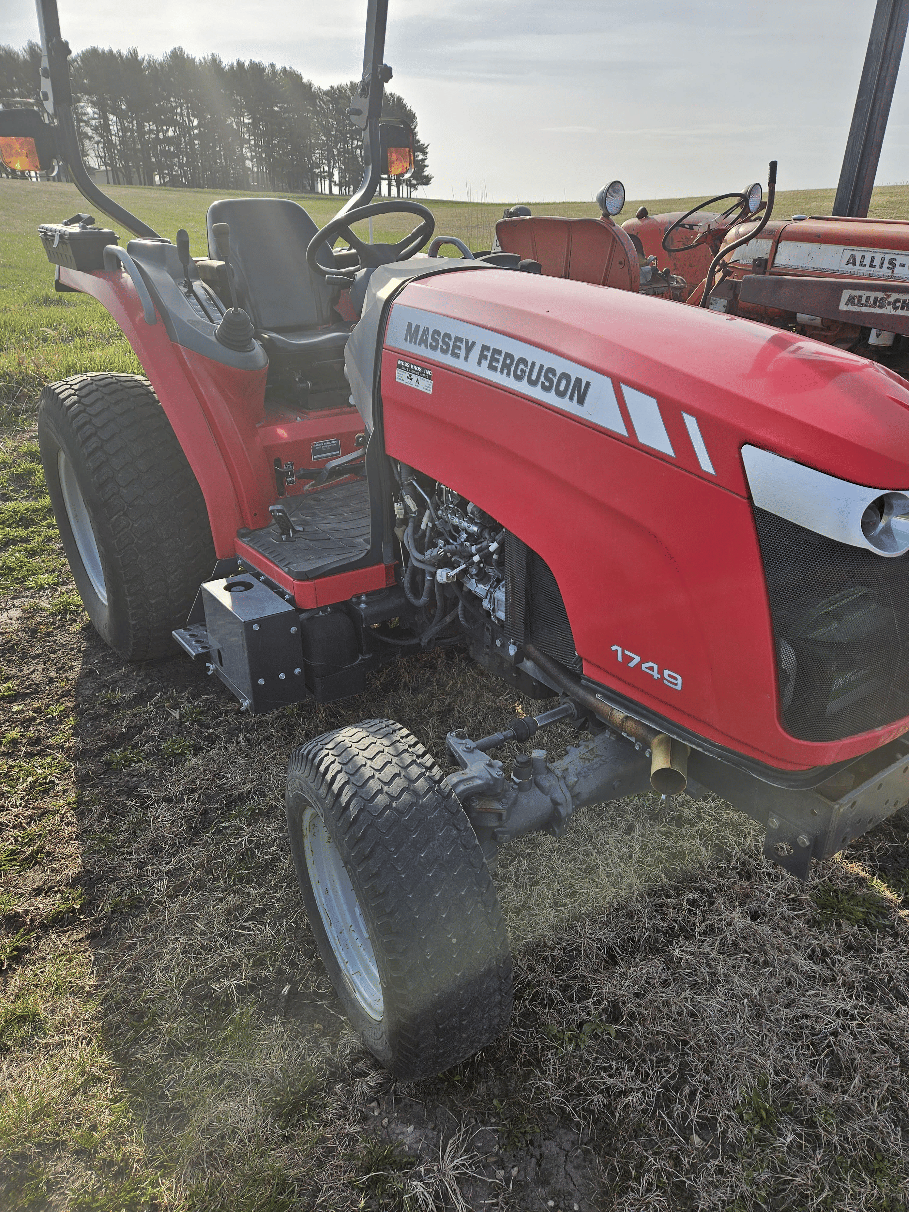 2014 Massey Ferguson 1749 Equipment Image0