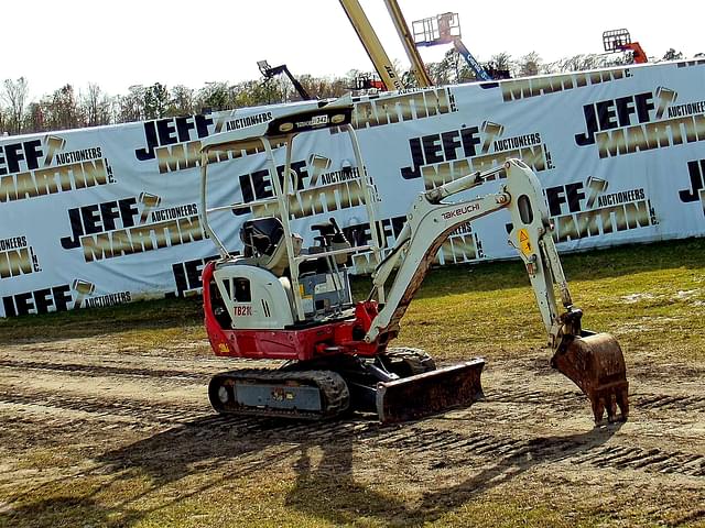 Image of Takeuchi TB216 equipment image 2