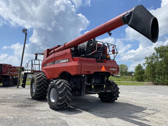 Image of Case IH 8240 equipment image 2