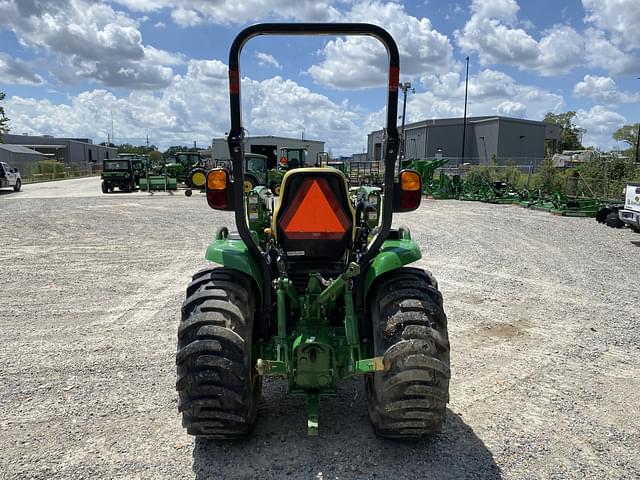 Image of John Deere 3046R equipment image 3