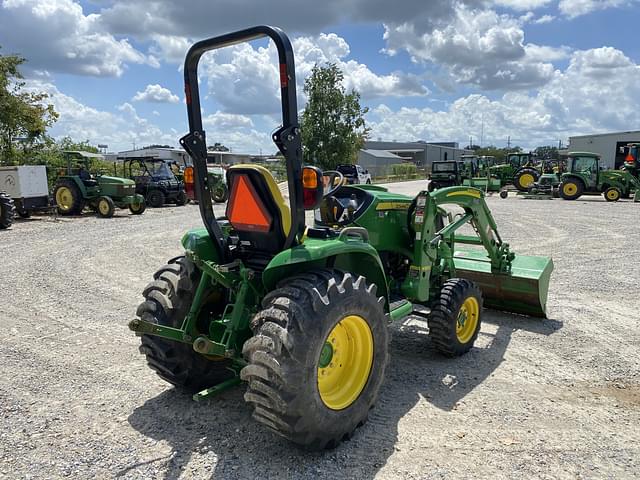 Image of John Deere 3046R equipment image 4