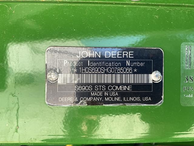 Image of John Deere S690 equipment image 1