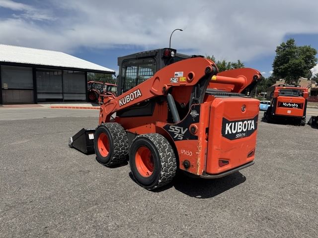 2016 Kubota SSV75 Equipment Image0