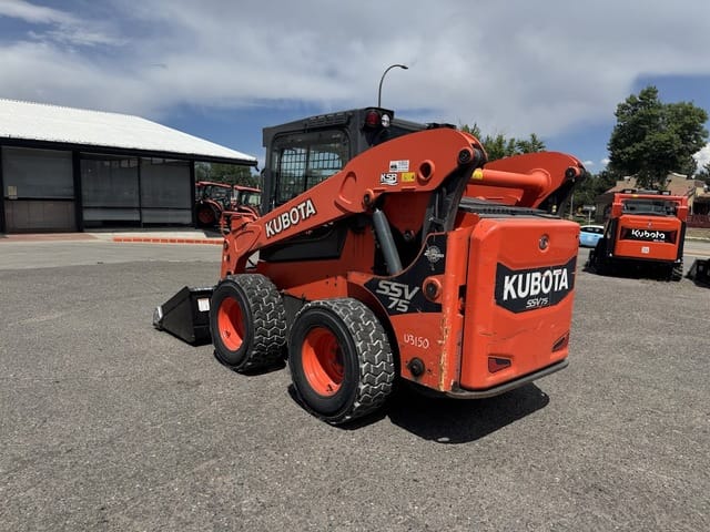 2016 Kubota SSV75 Equipment Image0