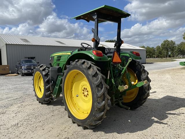 Image of John Deere 6120M equipment image 2