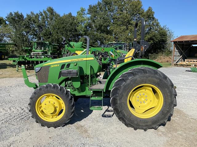 Image of John Deere 5065E equipment image 1