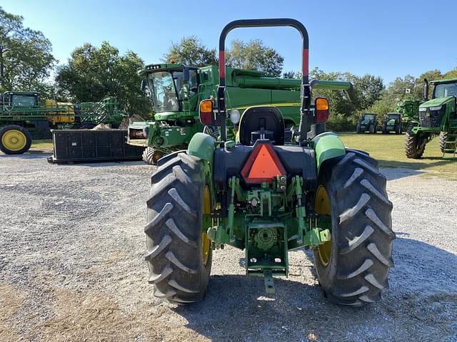 Image of John Deere 5065E equipment image 3